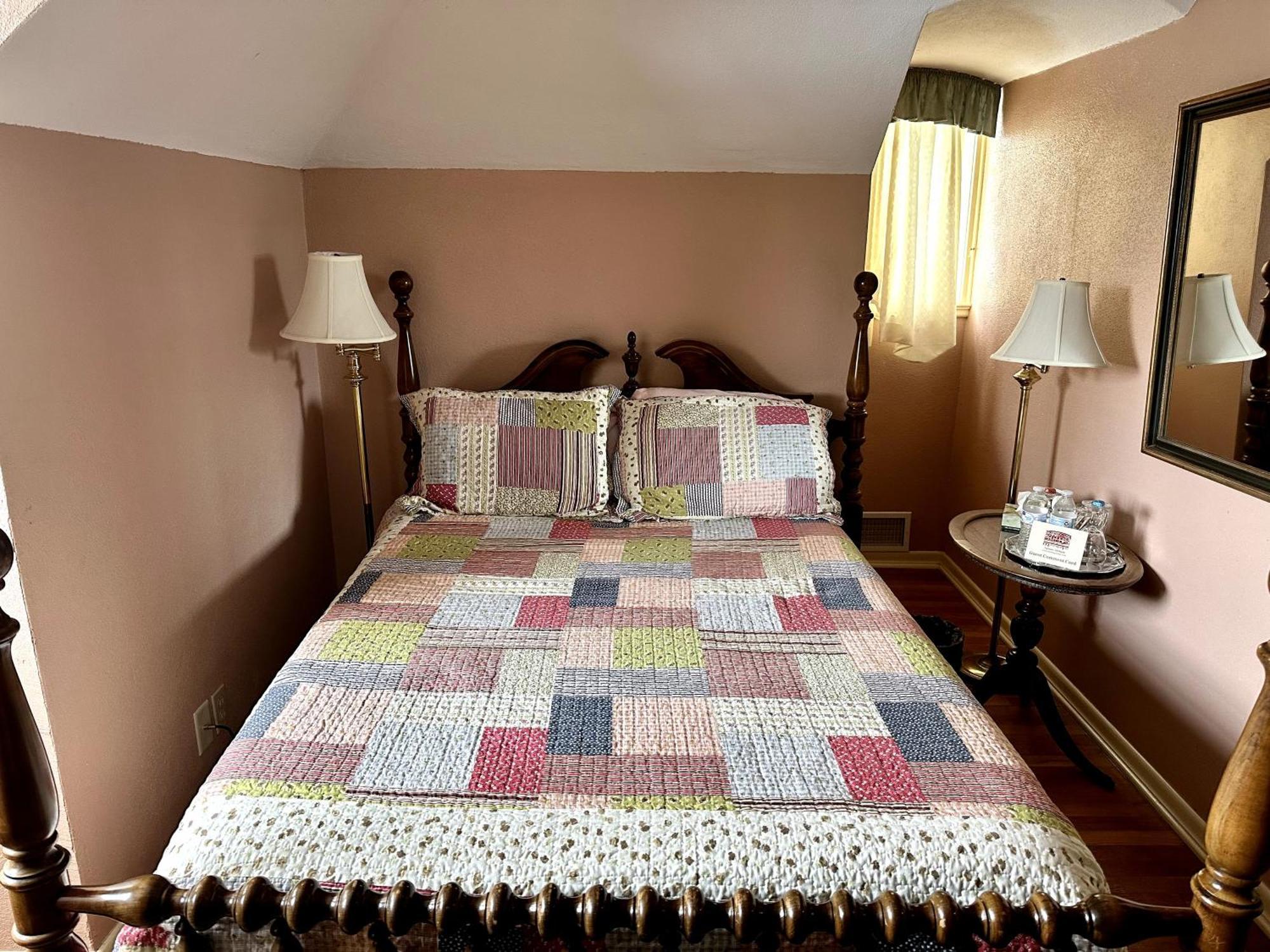 Montague Inn Bed & Breakfast Saginaw Exteriör bild